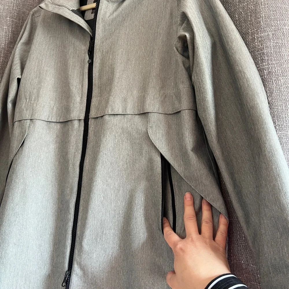 Mondetta brand tailored gray hooded women's zippered raincoat - size Large - Picture 3 of 16
